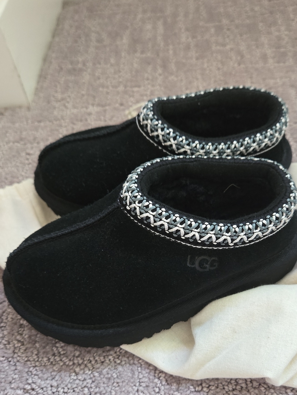 UGG Size 9 Kids Black Boots